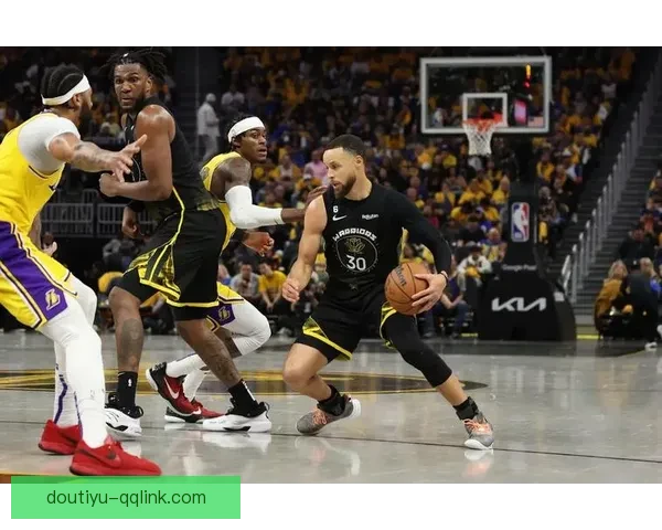 施巴利亚四球大胜兹米加维兹展现强势统治力与攻防全面爆发精彩对决解析